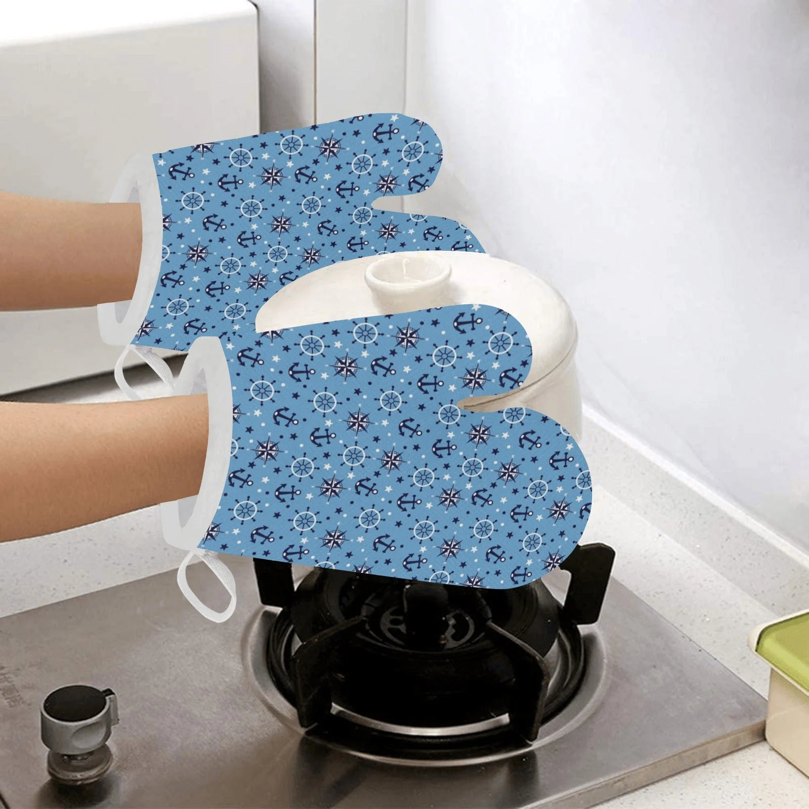 Anchors Rudder Compass Star Nautical Pattern Heat Resistant Oven Mitts Pot Holders Set Anchors Rudder Compass Star Nautical Pattern Heat Resistant Oven Mitts Pot Holders Set