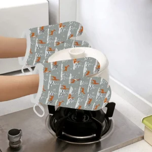Beautiful Deer Winter Christmas Heat Resistant Oven Mitts Pot Holders Set