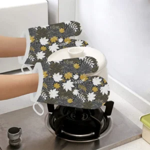 Beautiful Gold Autumn Maple Leaf Pattern Heat Resistant Oven Mitts Pot Holders Set