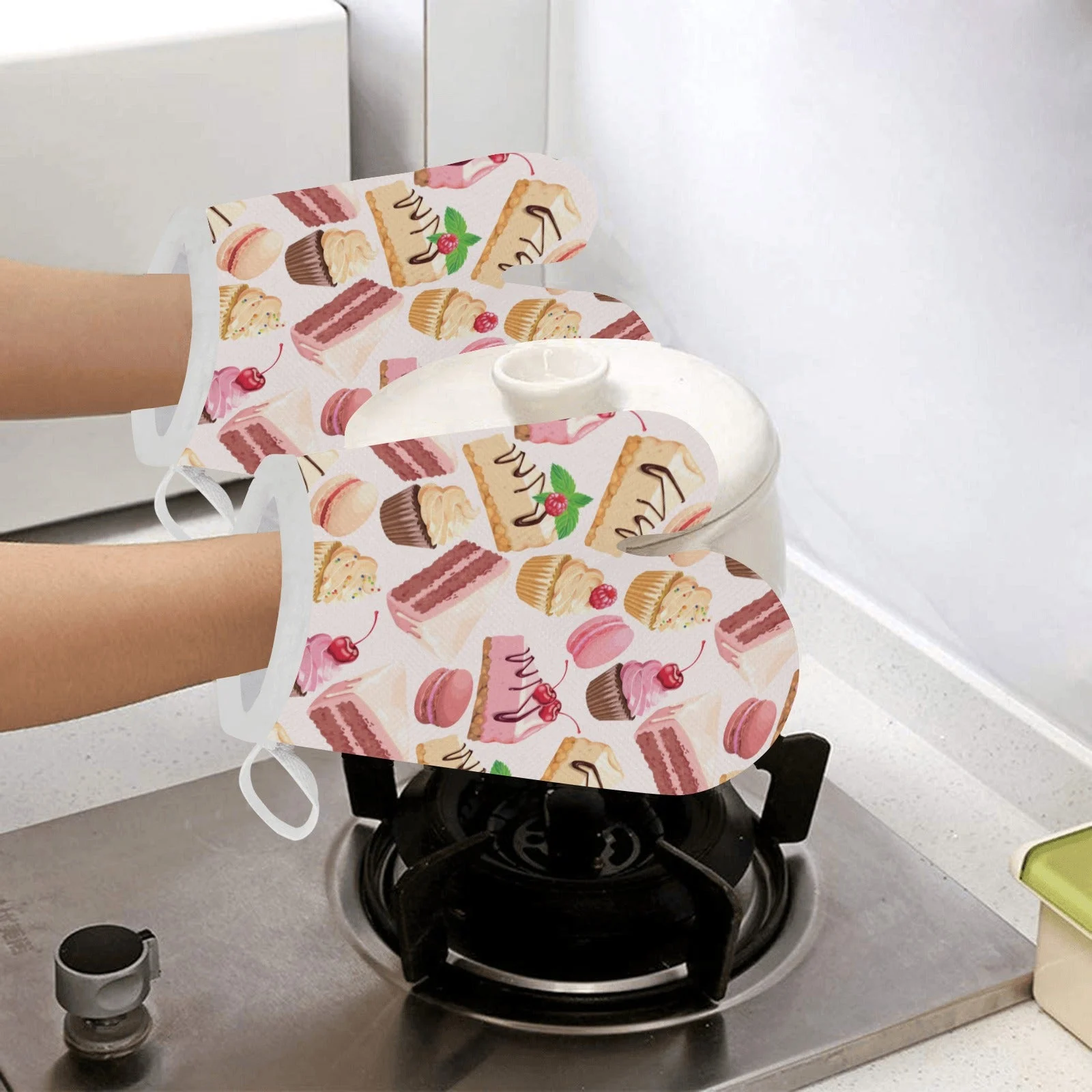 Cake Cupcake Sweets Pattern Heat Resistant Oven Mitts Pot Holders Set Cake Cupcake Sweets Pattern Heat Resistant Oven Mitts Pot Holders Set