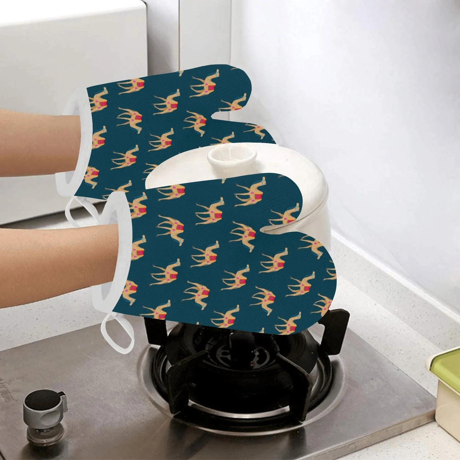 Camel Pattern Blue Background Heat Resistant Oven Mitts Pot Holders Set Camel Pattern Blue Background Heat Resistant Oven Mitts Pot Holders Set