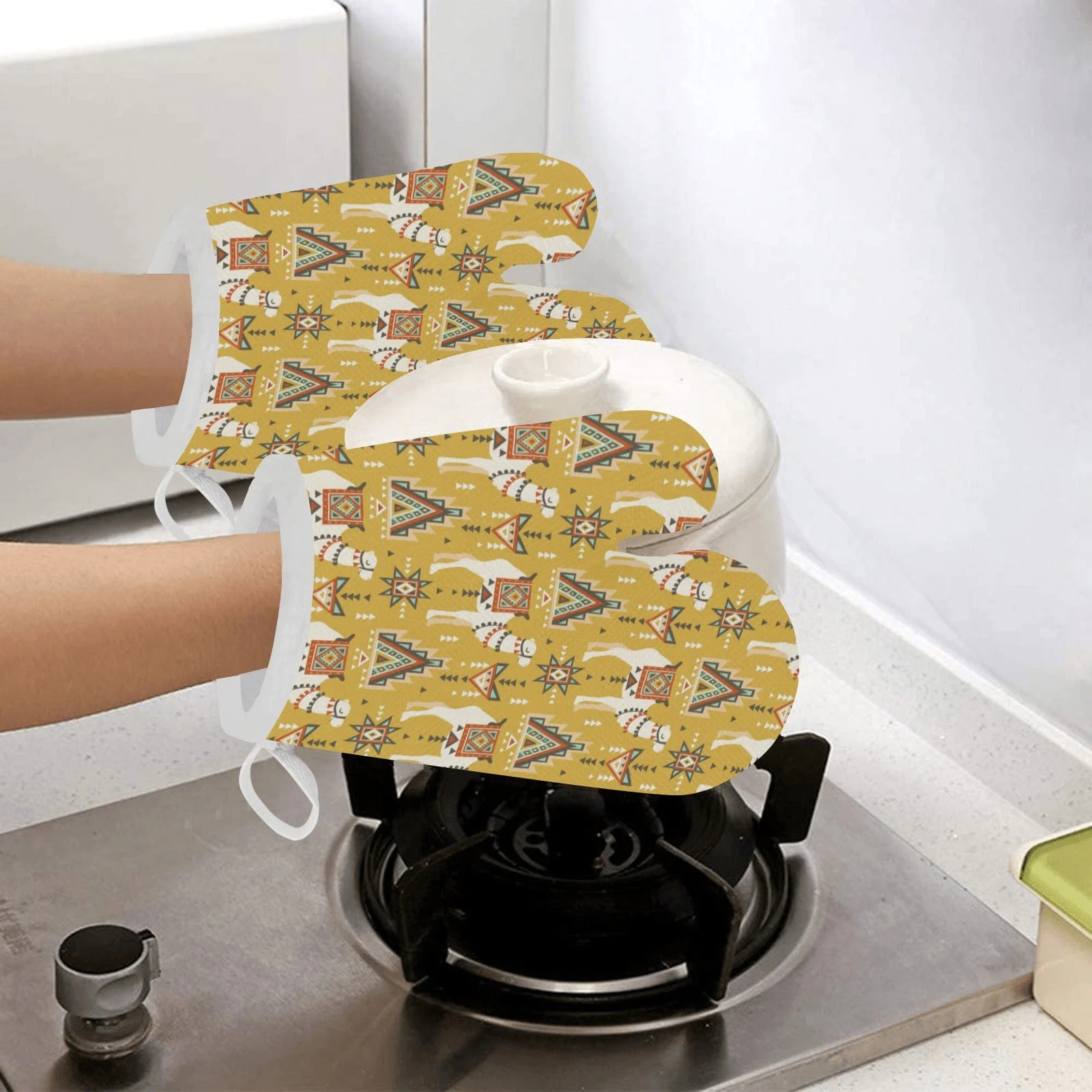 Camels Ethnic Motif Pattern Heat Resistant Oven Mitts Pot Holders Set Camels Ethnic Motif Pattern Heat Resistant Oven Mitts Pot Holders Set