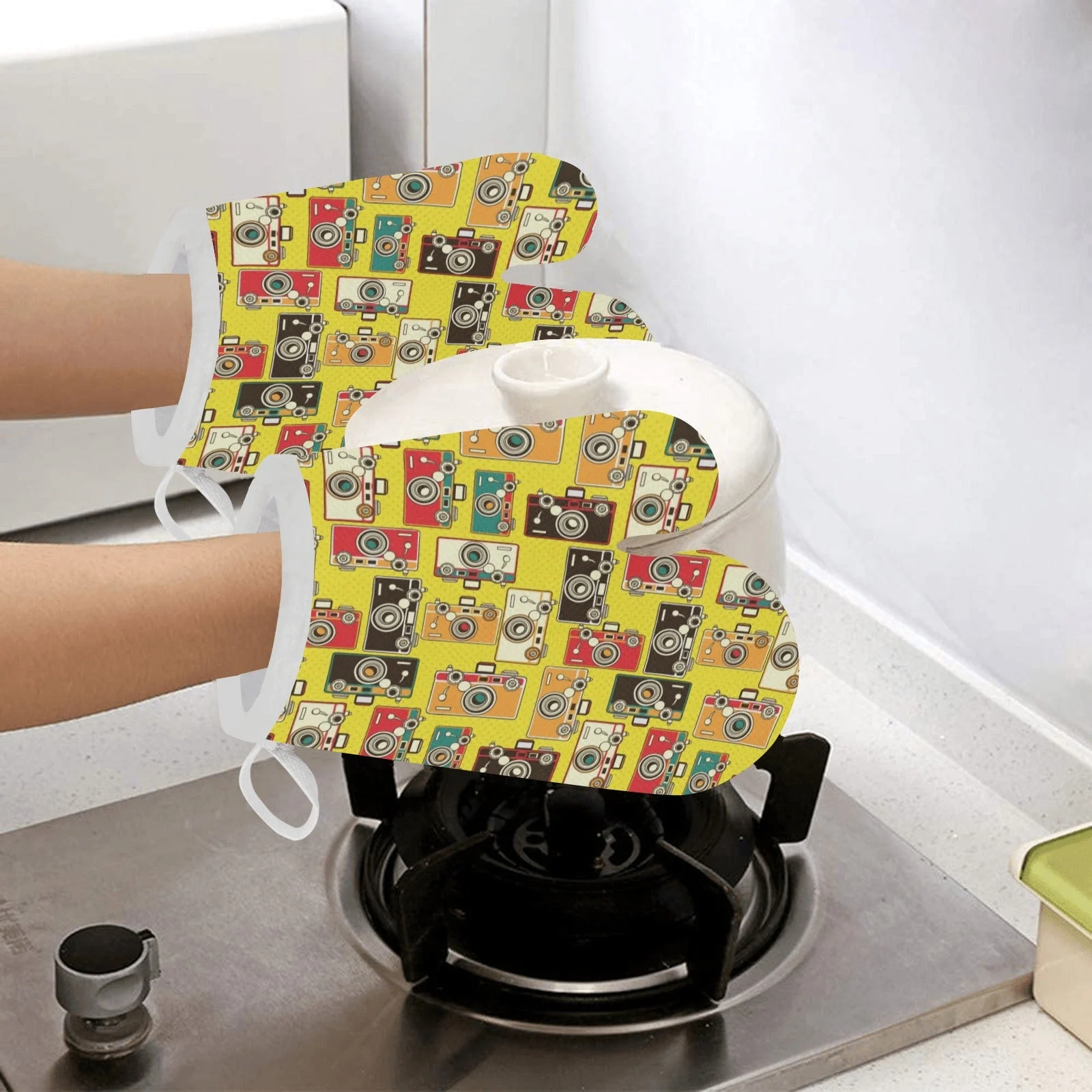 Camera Pattern Print Design 02 Heat Resistant Oven Mitts Pot Holders Set Camera Pattern Print Design 02 Heat Resistant Oven Mitts Pot Holders Set