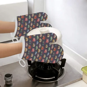 Camper Van Pattern Print Design 02 Heat Resistant Oven Mitts Pot Holders Set