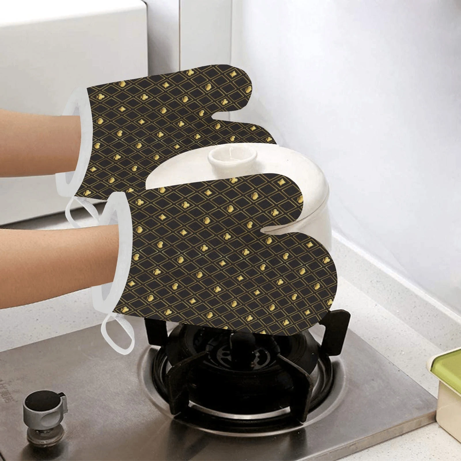 Casino Cards Suits Pattern Print Design 01 Heat Resistant Oven Mitts Pot Holders Set Casino Cards Suits Pattern Print Design 01 Heat Resistant Oven Mitts Pot Holders Set