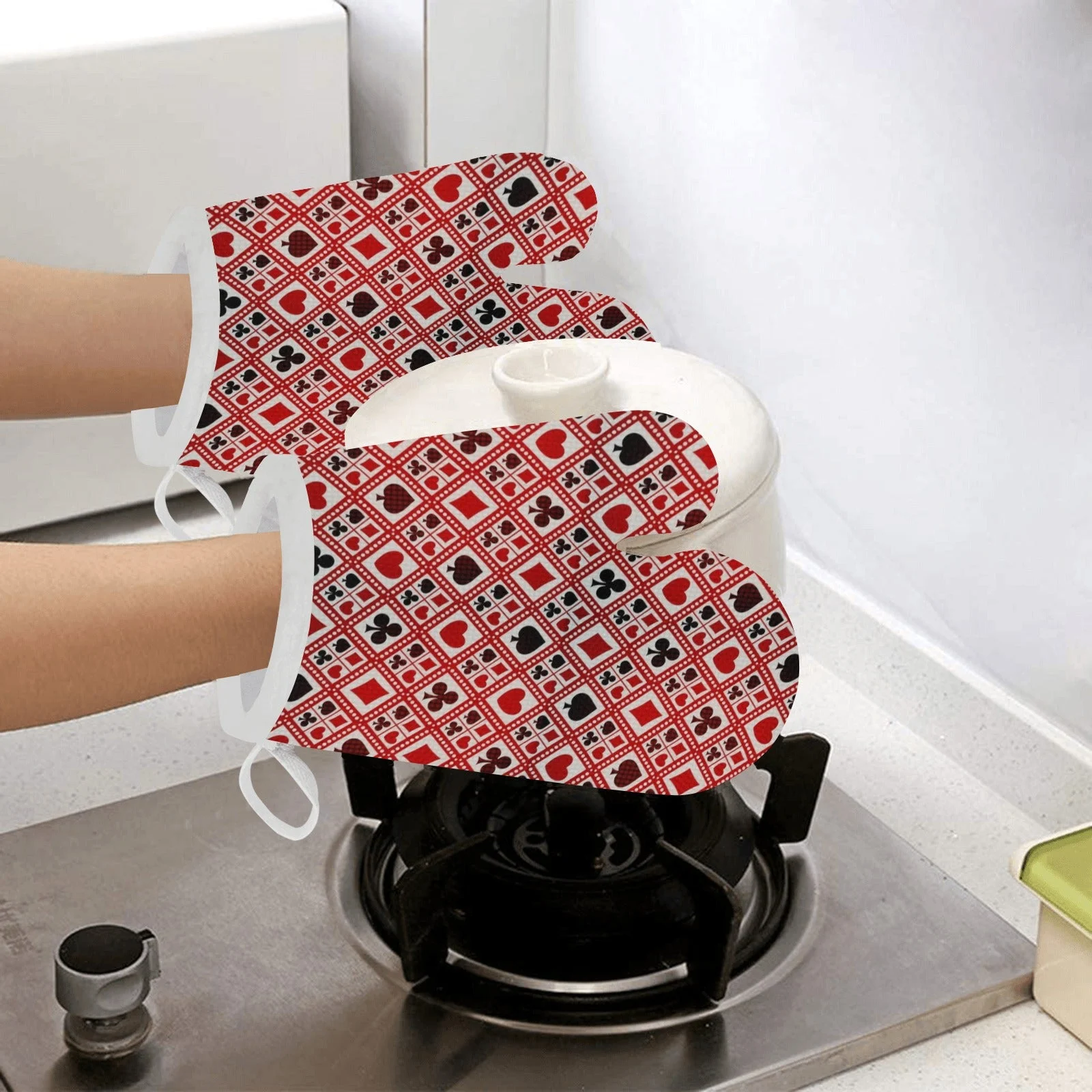 Casino Cards Suits Pattern Print Design 03 Heat Resistant Oven Mitts Pot Holders Set Casino Cards Suits Pattern Print Design 03 Heat Resistant Oven Mitts Pot Holders Set