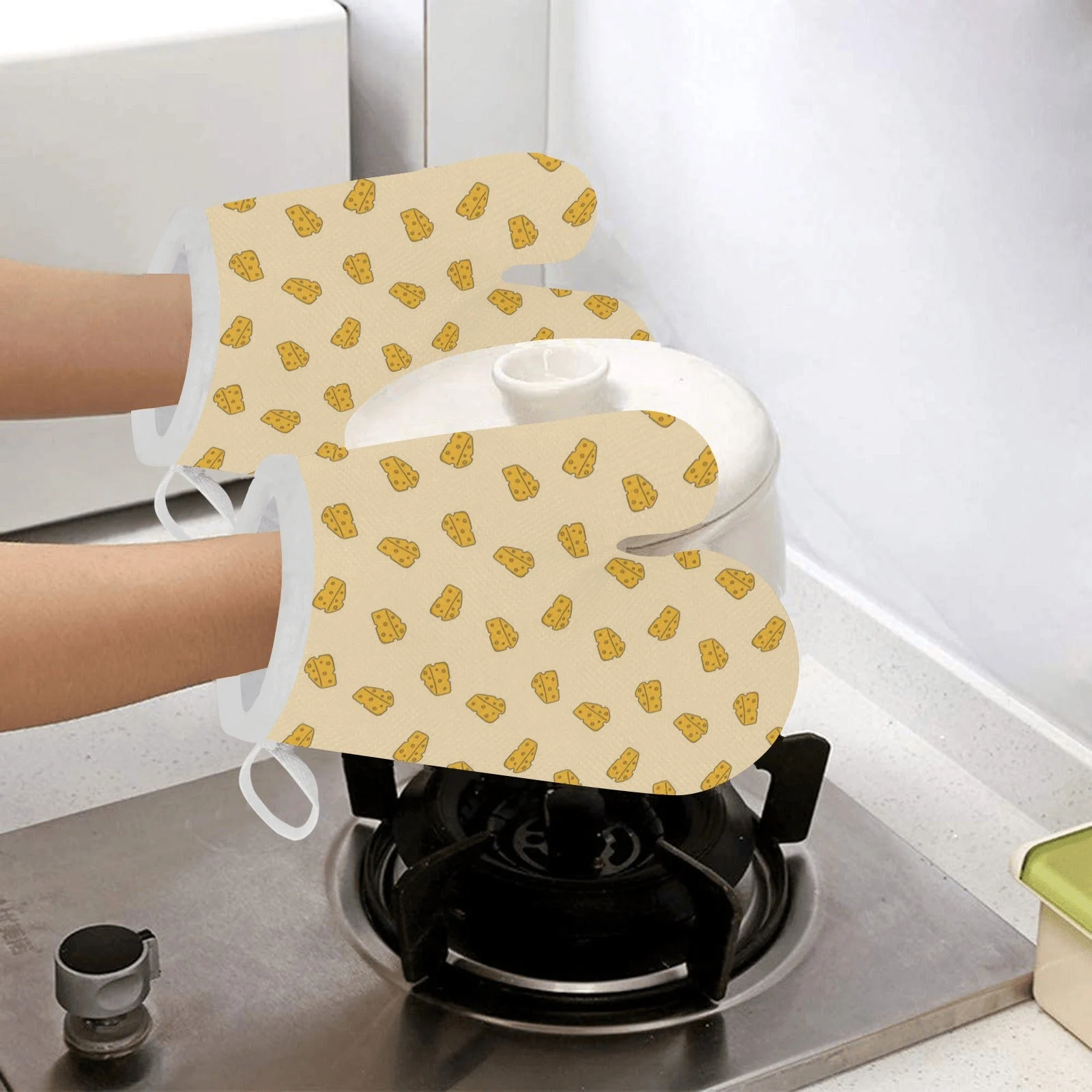 Cheese Pattern Heat Resistant Oven Mitts Pot Holders Set Cheese Pattern Heat Resistant Oven Mitts Pot Holders Set