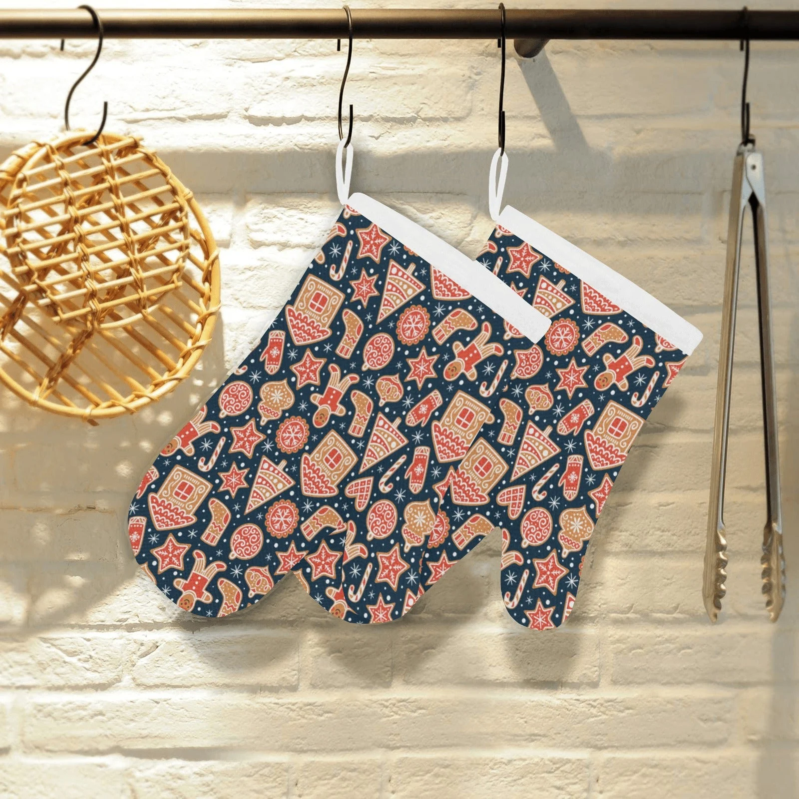 Christmas Gingerbread Cookie Pattern Heat Resistant Oven Mitts Pot Holders Set Christmas Gingerbread Cookie Pattern Heat Resistant Oven Mitts Pot Holders Set