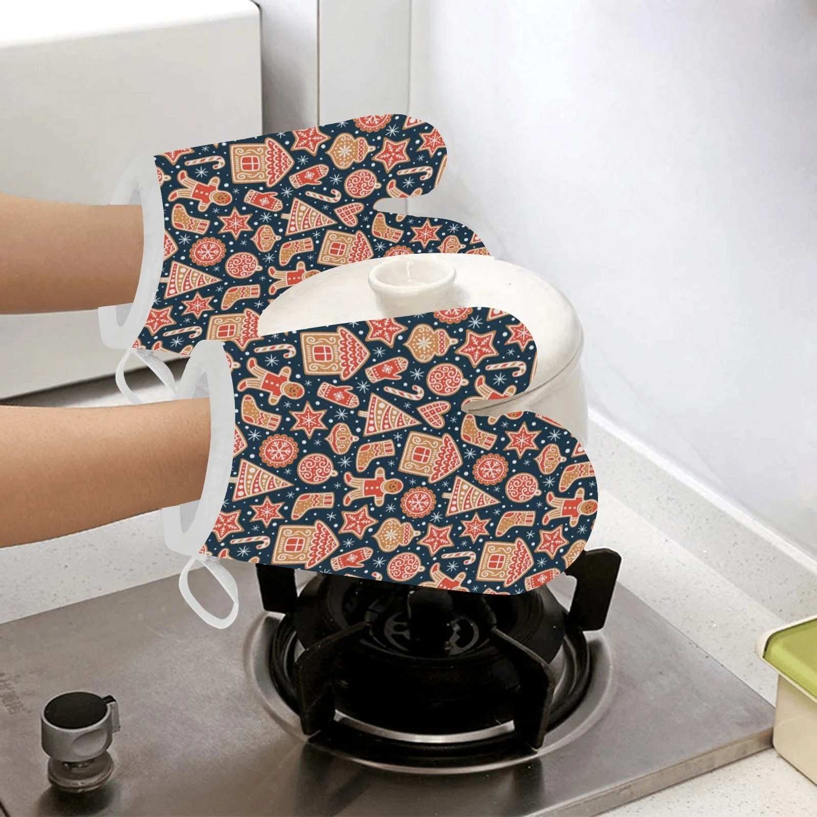 Christmas Gingerbread Cookie Pattern Heat Resistant Oven Mitts Pot Holders Set Christmas Gingerbread Cookie Pattern Heat Resistant Oven Mitts Pot Holders Set