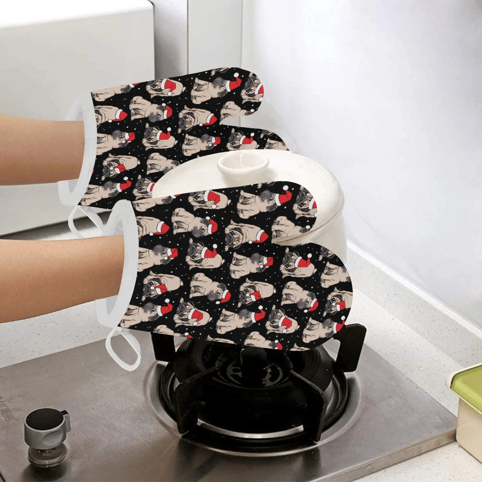 Christmas Pugs Santa Red Cap Pattern Heat Resistant Oven Mitts Pot Holders Set Christmas Pugs Santa Red Cap Pattern Heat Resistant Oven Mitts Pot Holders Set
