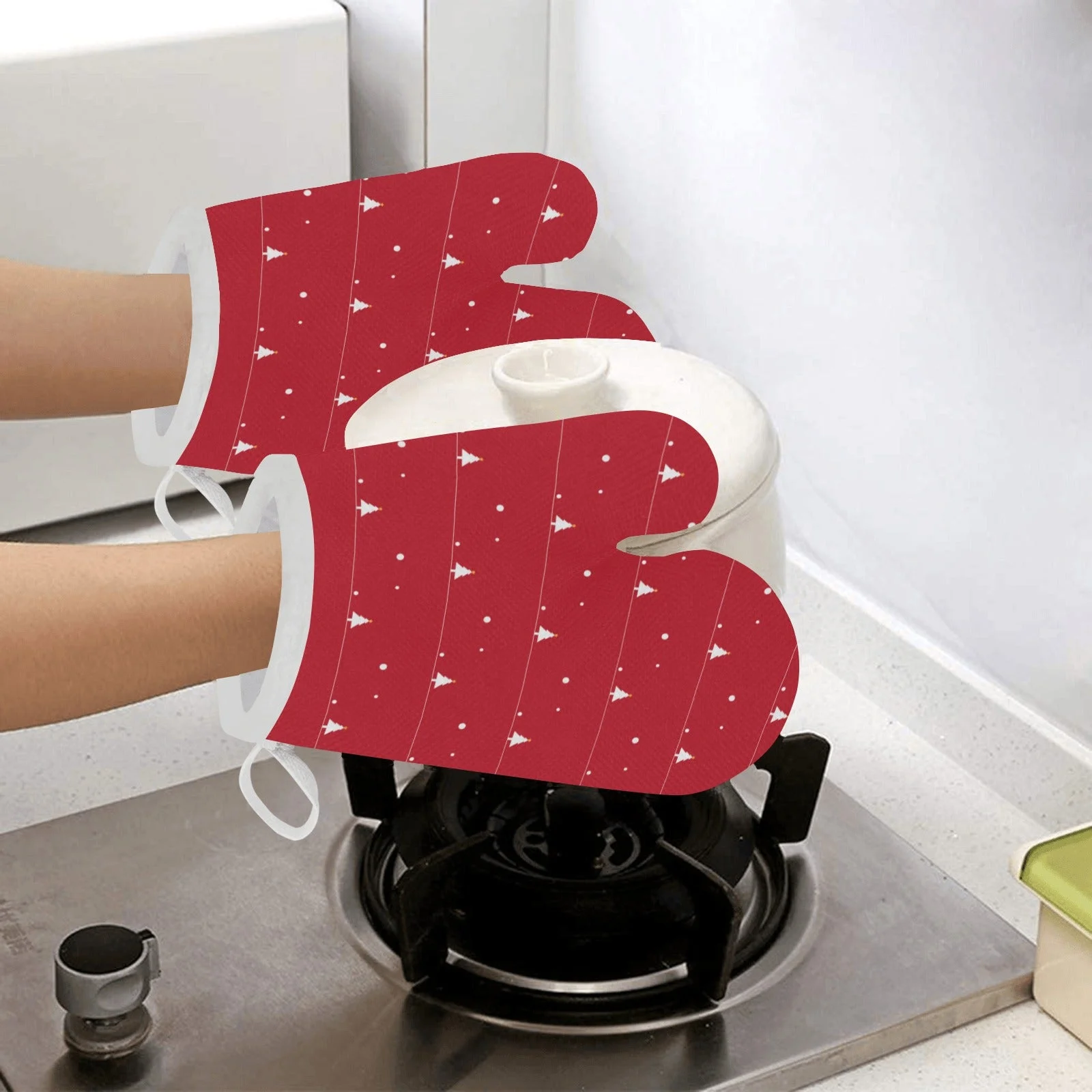 Christmas Tree Star Snow Red Background Heat Resistant Oven Mitts Pot Holders Set Christmas Tree Star Snow Red Background Heat Resistant Oven Mitts Pot Holders Set
