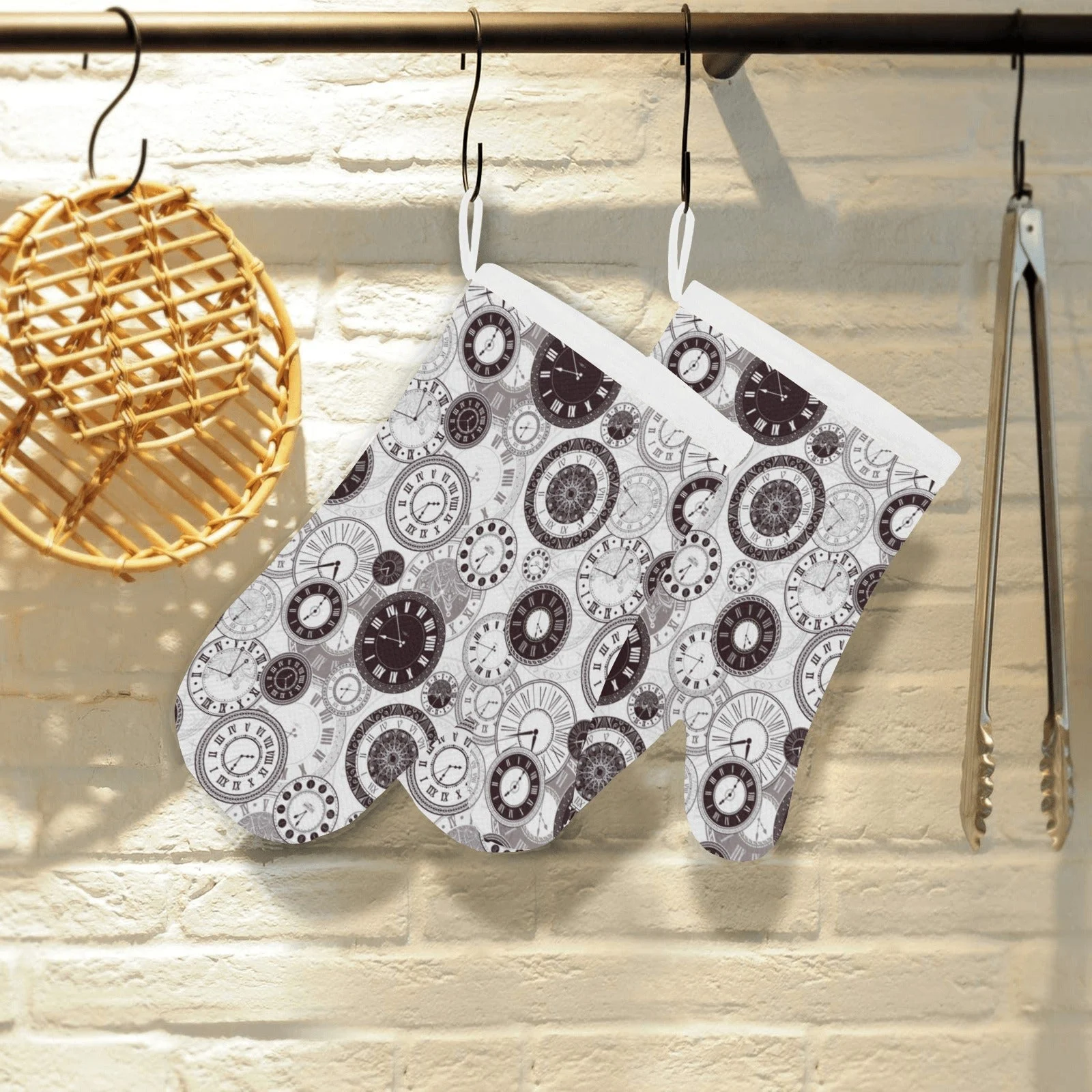 Classic Vintage Clock Pattern Heat Resistant Oven Mitts Pot Holders Set Classic Vintage Clock Pattern Heat Resistant Oven Mitts Pot Holders Set