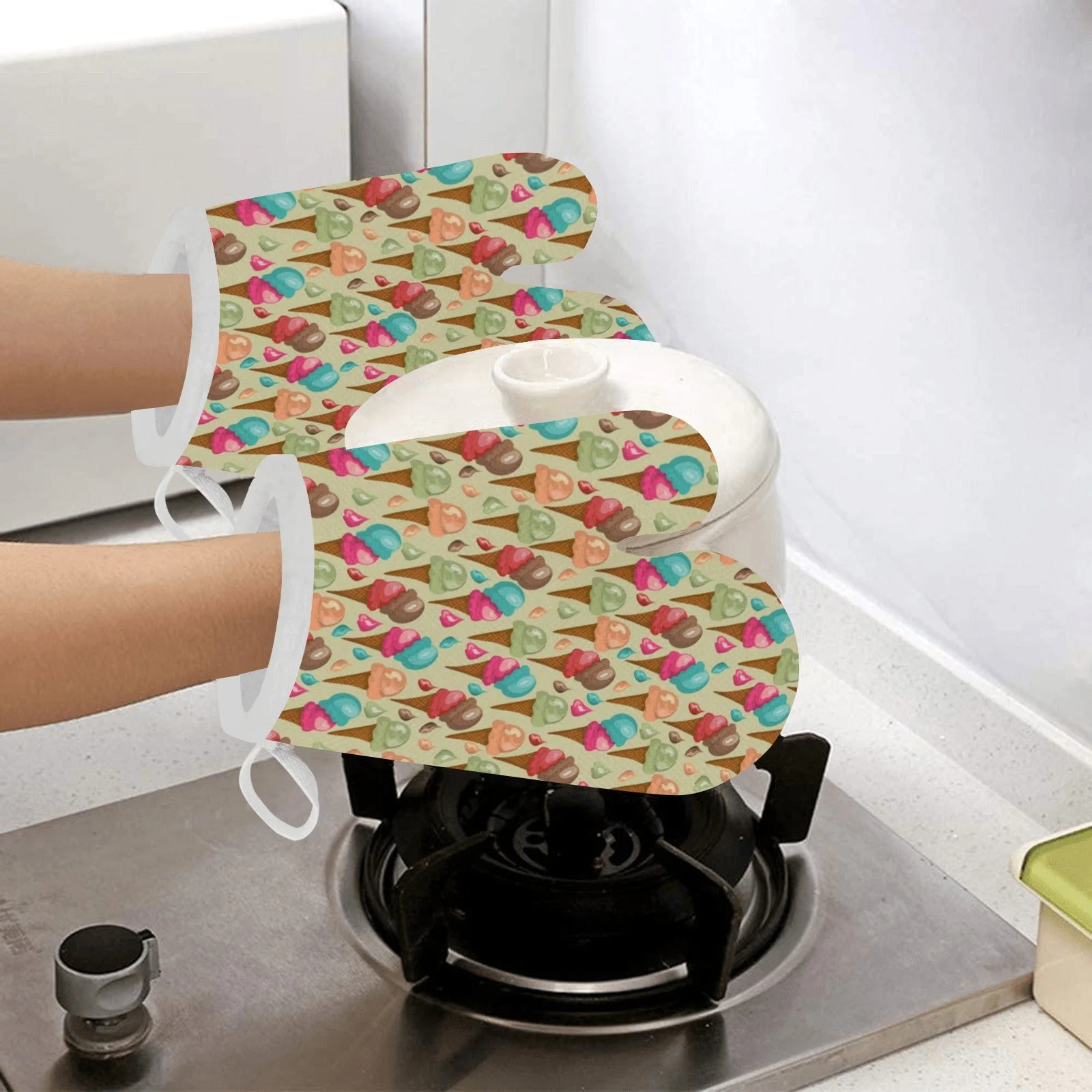 Colorful Ice Cream Pattern Heat Resistant Oven Mitts Pot Holders Set Colorful Ice Cream Pattern Heat Resistant Oven Mitts Pot Holders Set