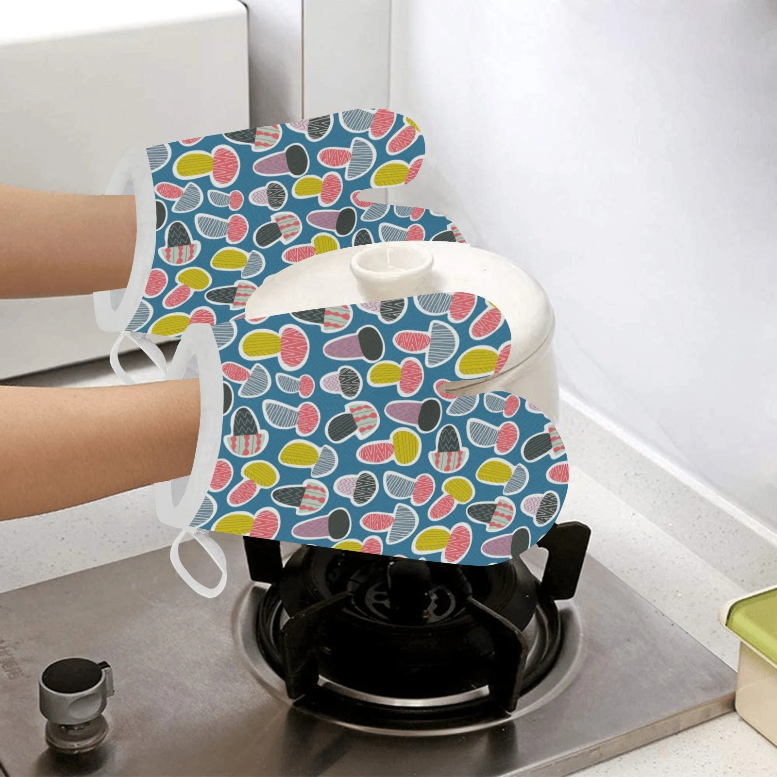 Colorful Mushroom Design Pattern Heat Resistant Oven Mitts Pot Holders Set Colorful Mushroom Design Pattern Heat Resistant Oven Mitts Pot Holders Set