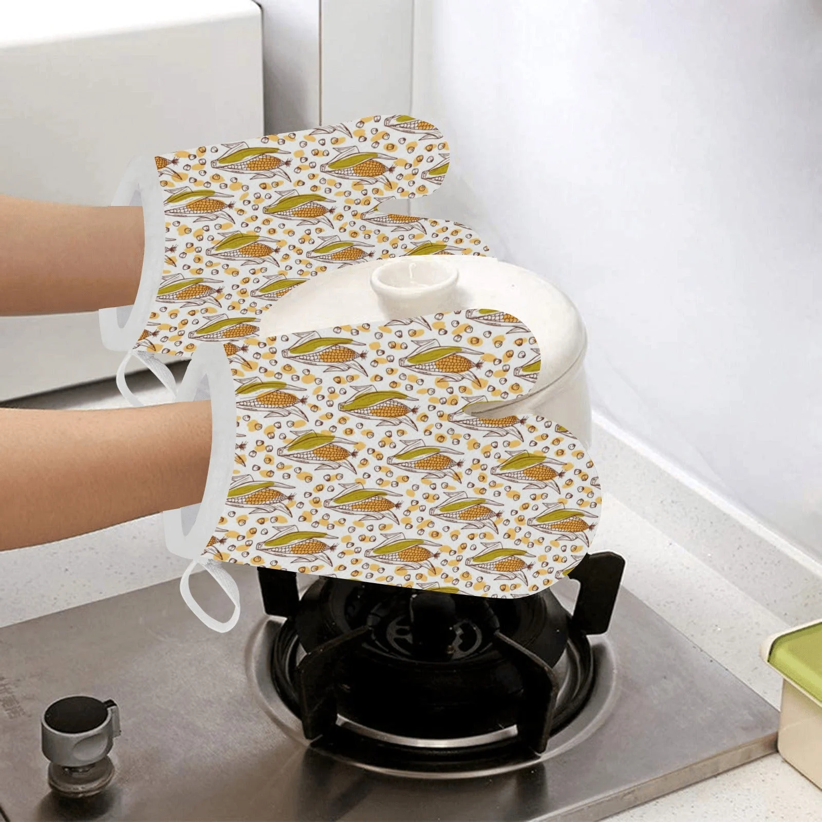 Corn Pattern Print Design 02 Heat Resistant Oven Mitts Pot Holders Set Corn Pattern Print Design 02 Heat Resistant Oven Mitts Pot Holders Set