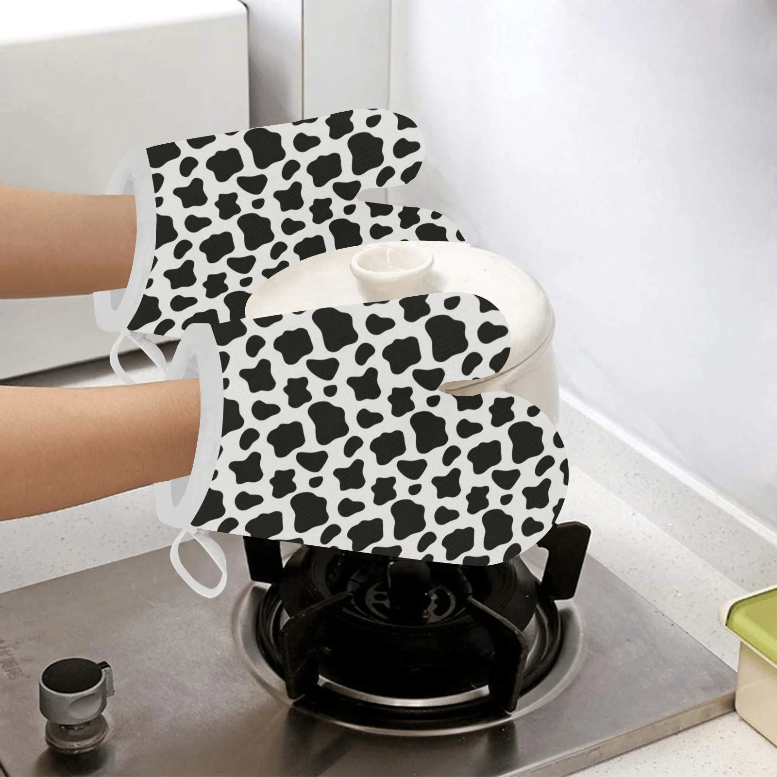 Cow Skin Pattern Heat Resistant Oven Mitts Pot Holders Set Cow Skin Pattern Heat Resistant Oven Mitts Pot Holders Set