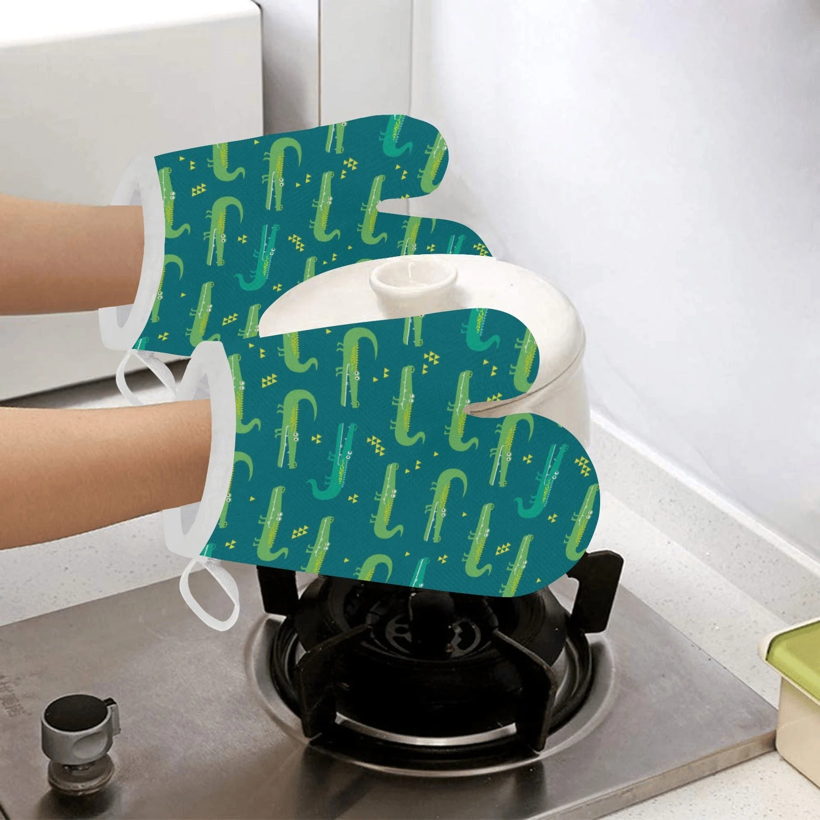 Crocodile Pattern Heat Resistant Oven Mitts Pot Holders Set Crocodile Pattern Heat Resistant Oven Mitts Pot Holders Set