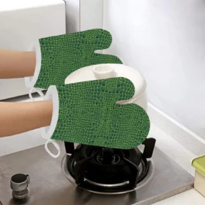 Crocodile Skin Printed Heat Resistant Oven Mitts Pot Holders Set