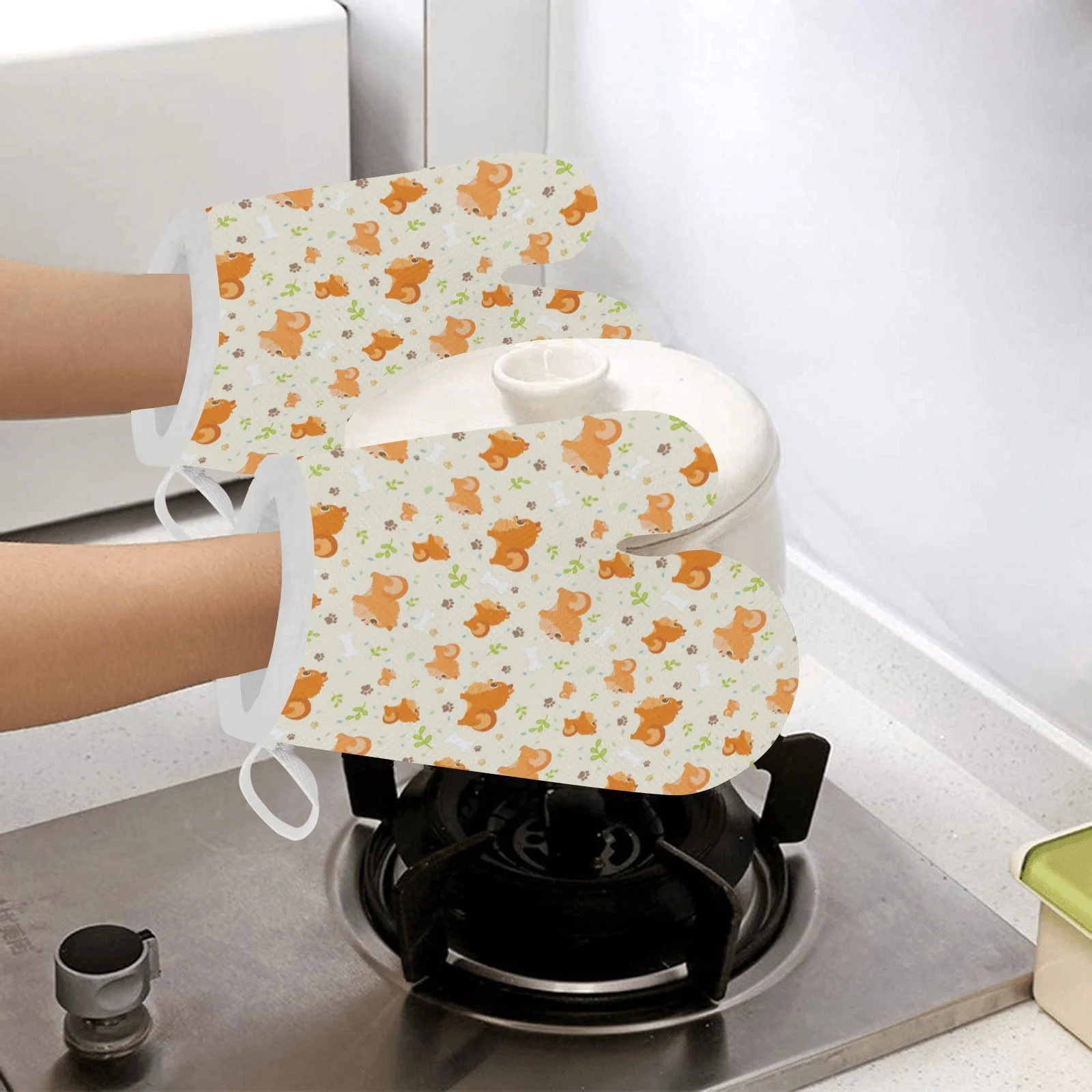 Cute Brown Pomeranian Paw Leave Bone Pattern Heat Resistant Oven Mitts Pot Holders Set Cute Brown Pomeranian Paw Leave Bone Pattern Heat Resistant Oven Mitts Pot Holders Set