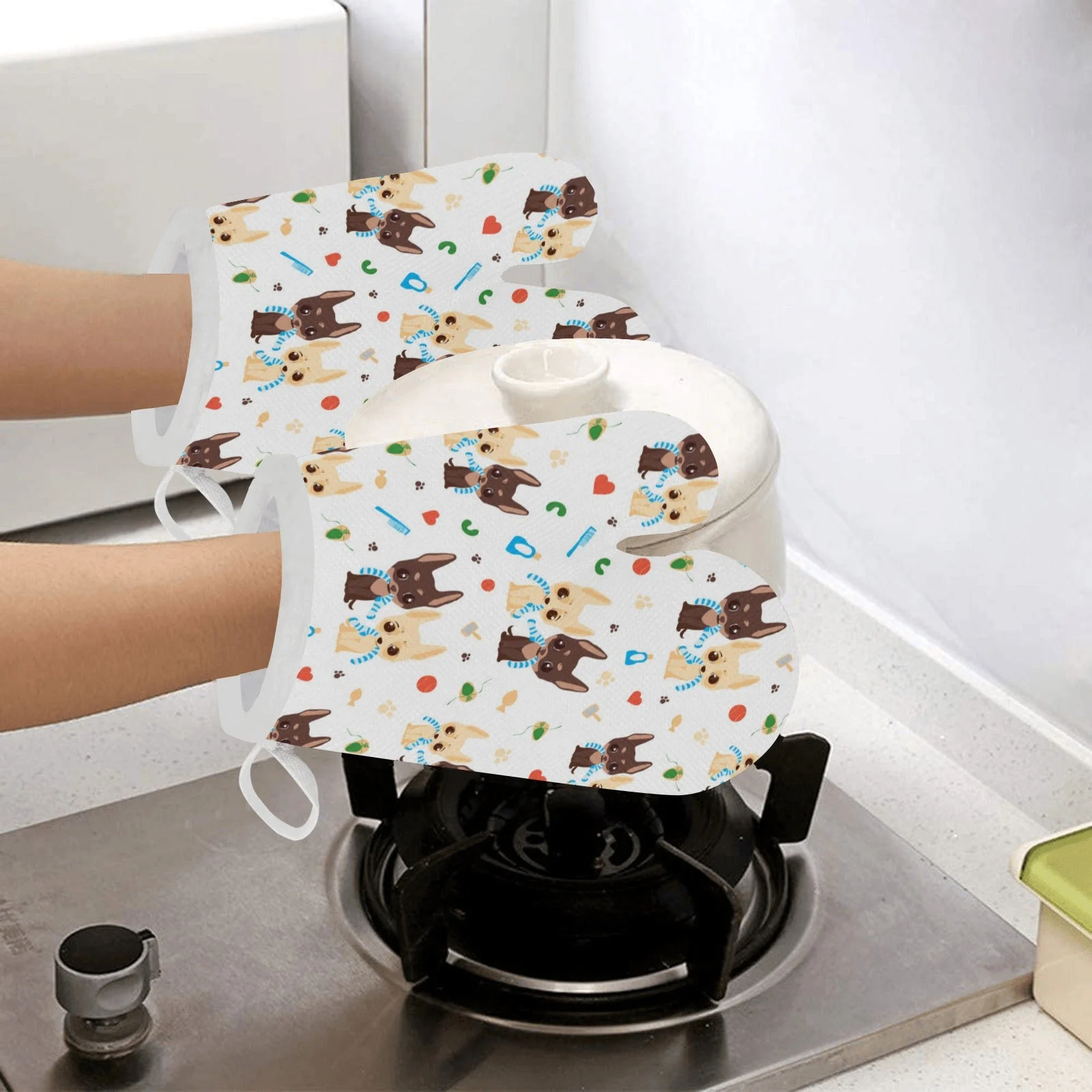 Cute Chihuahua Dog Pattern Heat Resistant Oven Mitts Pot Holders Set Cute Chihuahua Dog Pattern Heat Resistant Oven Mitts Pot Holders Set