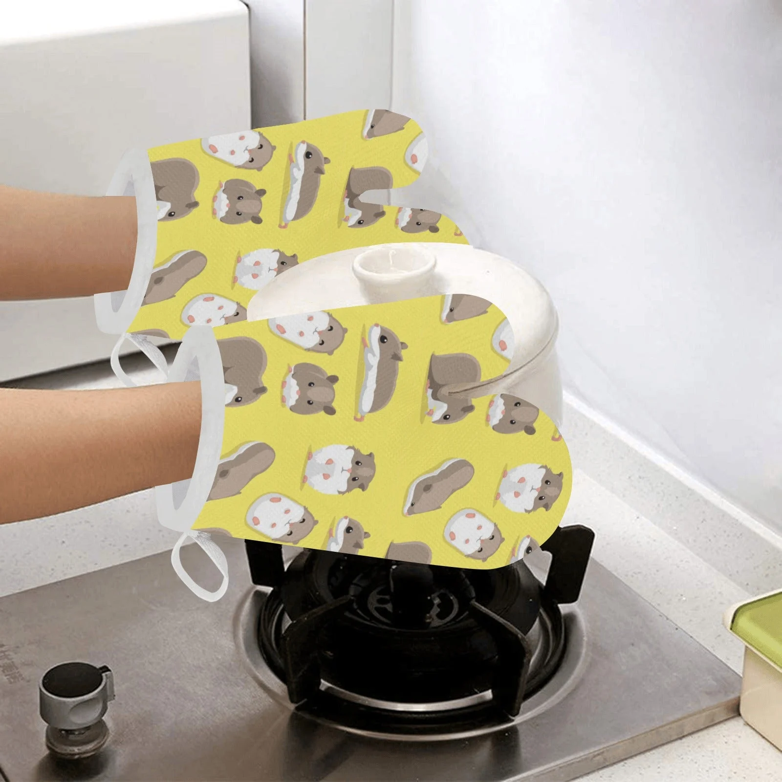 Cute Hamster Pattern Heat Resistant Oven Mitts Pot Holders Set Cute Hamster Pattern Heat Resistant Oven Mitts Pot Holders Set