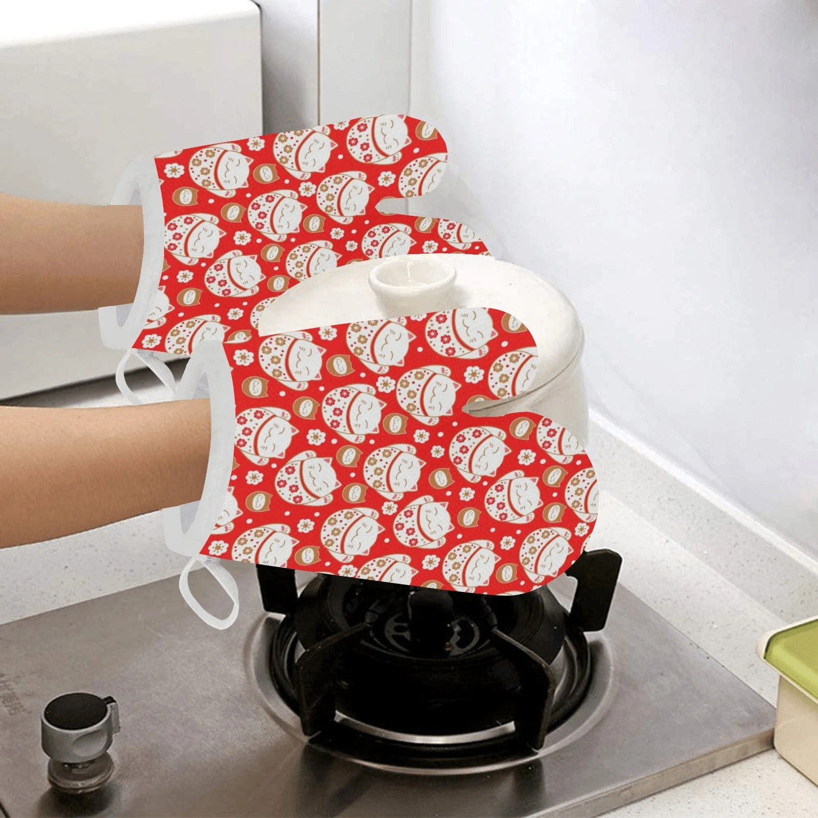 Cute Maneki Neko Cat Red Background Heat Resistant Oven Mitts Pot Holders Set Cute Maneki Neko Cat Red Background Heat Resistant Oven Mitts Pot Holders Set