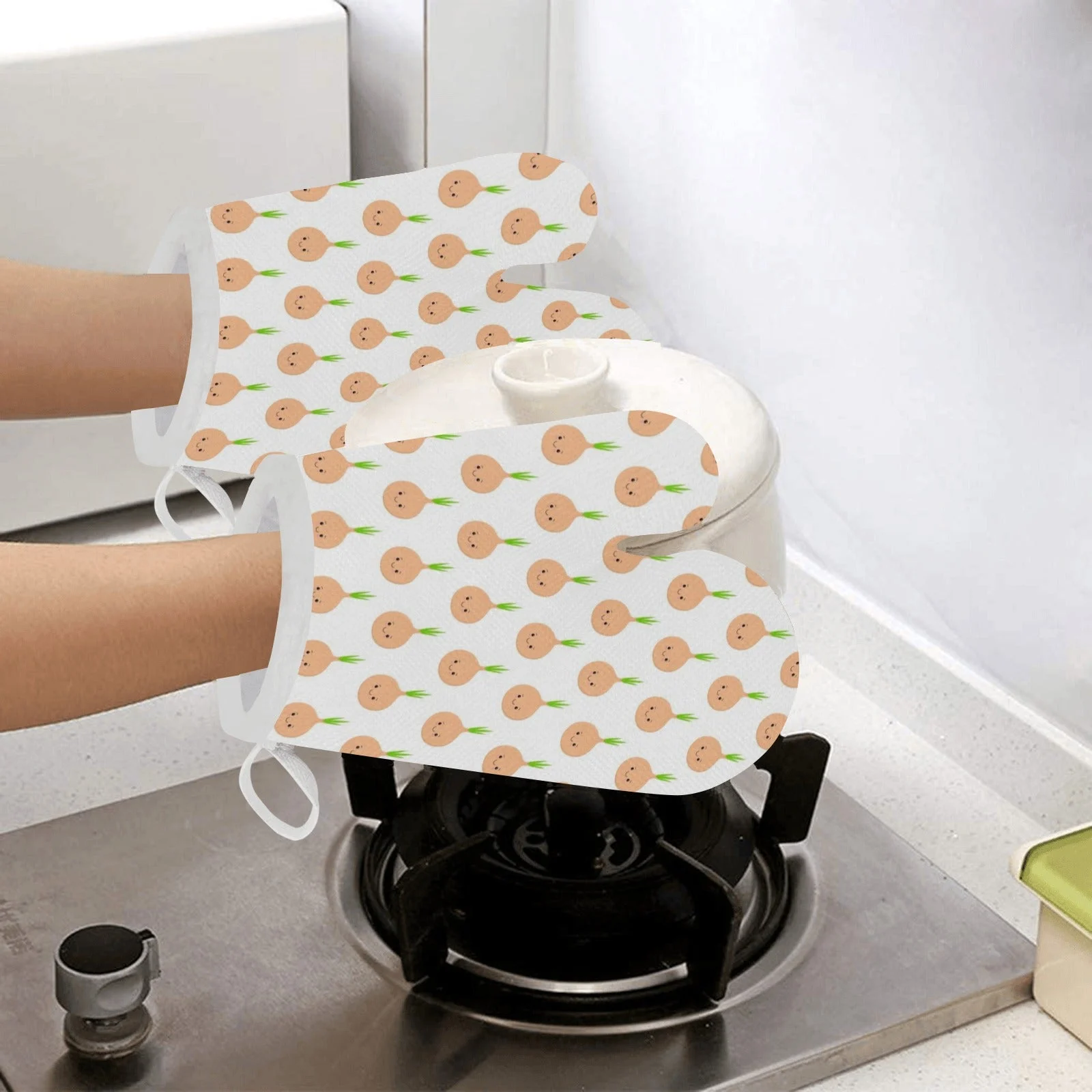 Cute Onions Smiling Faces Heat Resistant Oven Mitts Pot Holders Set Cute Onions Smiling Faces Heat Resistant Oven Mitts Pot Holders Set