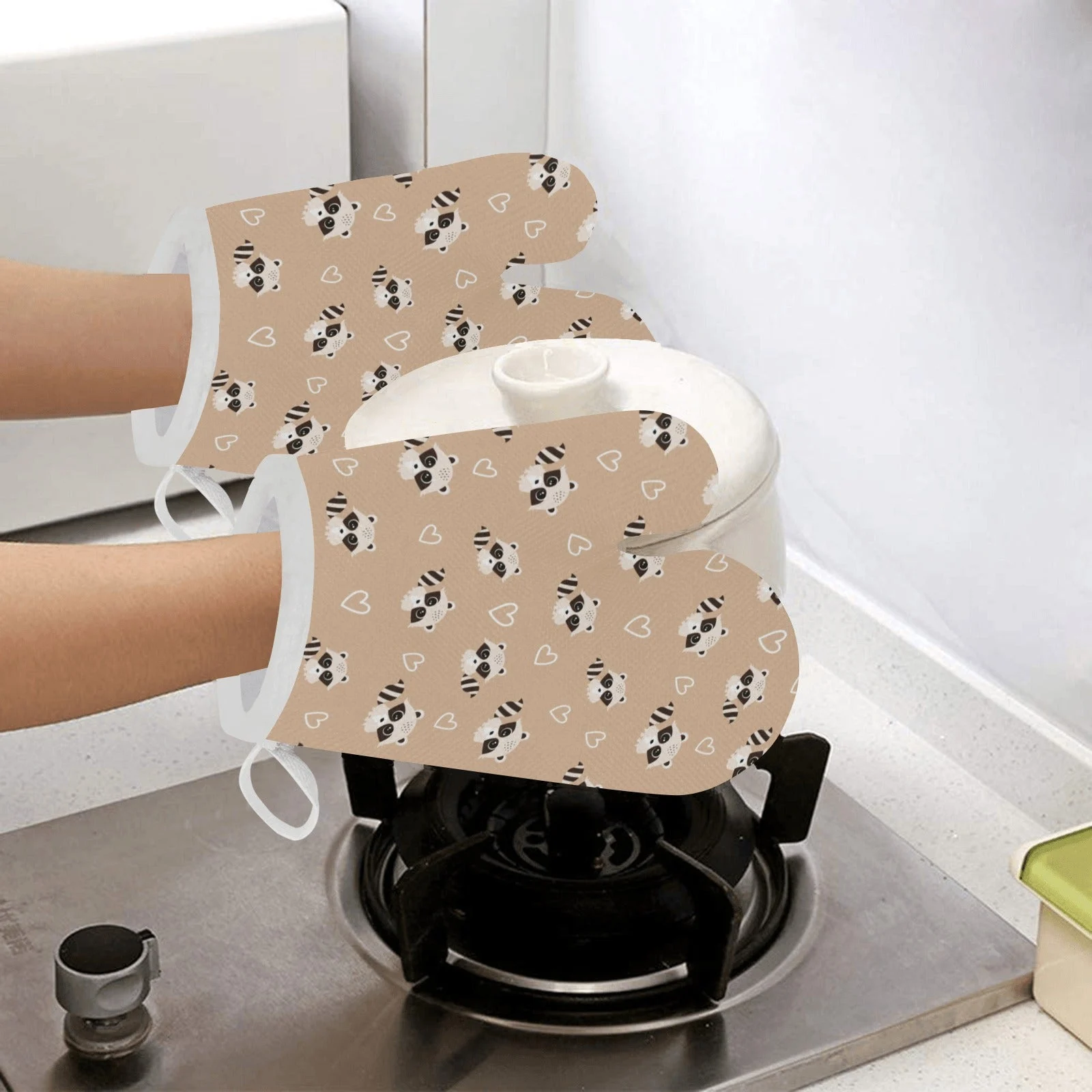 Cute Raccoon Heart Pattern Heat Resistant Oven Mitts Pot Holders Set Cute Raccoon Heart Pattern Heat Resistant Oven Mitts Pot Holders Set