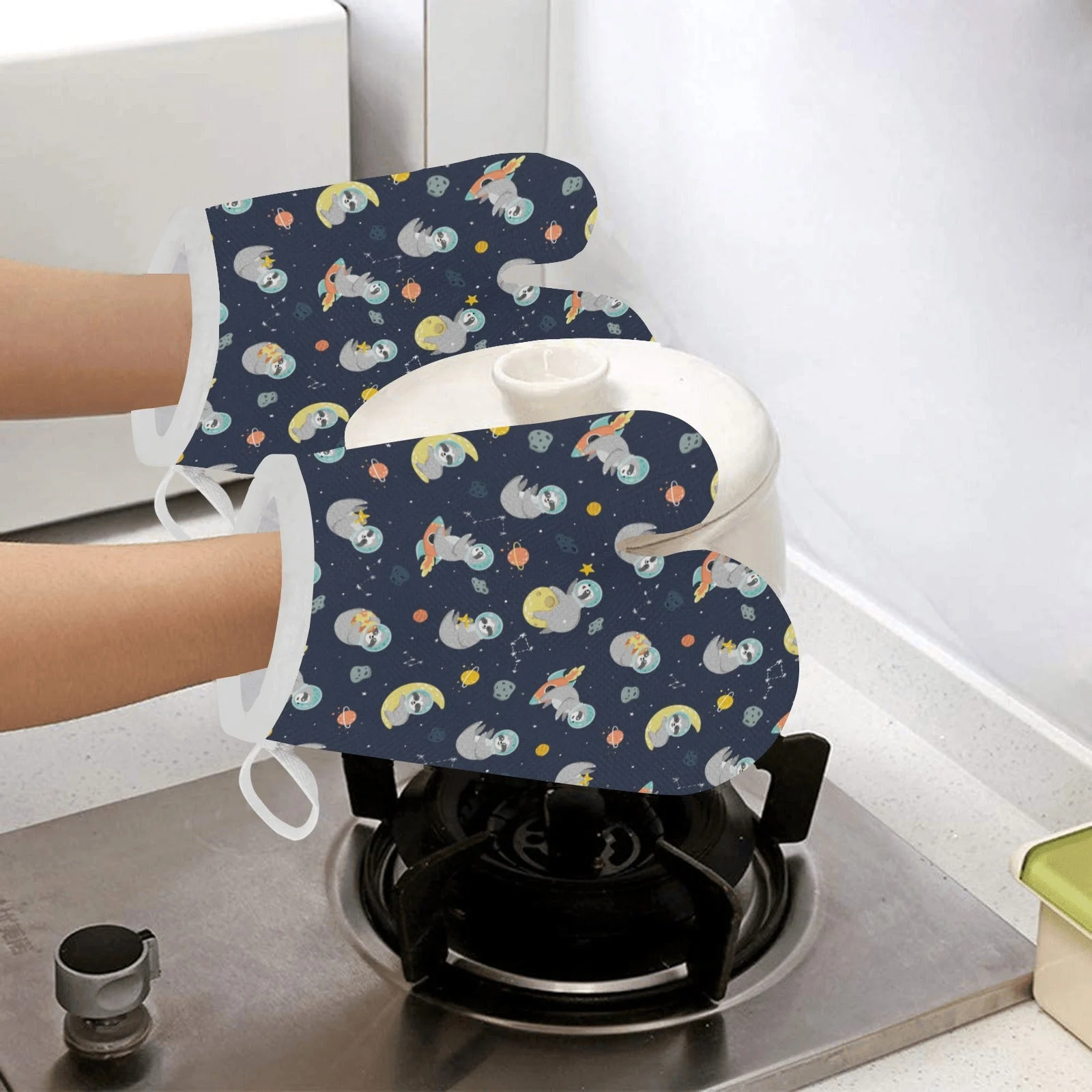 Cute Sloth Astronaut Star Planet Rocket Pattern Heat Resistant Oven Mitts Pot Holders Set Cute Sloth Astronaut Star Planet Rocket Pattern Heat Resistant Oven Mitts Pot Holders Set