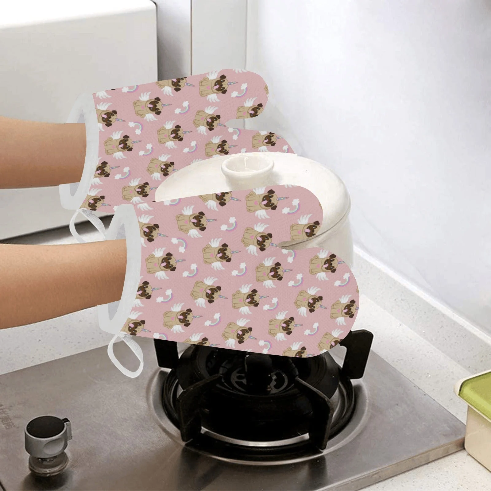 Cute Unicorn Pug Pattern Heat Resistant Oven Mitts Pot Holders Set Cute Unicorn Pug Pattern Heat Resistant Oven Mitts Pot Holders Set