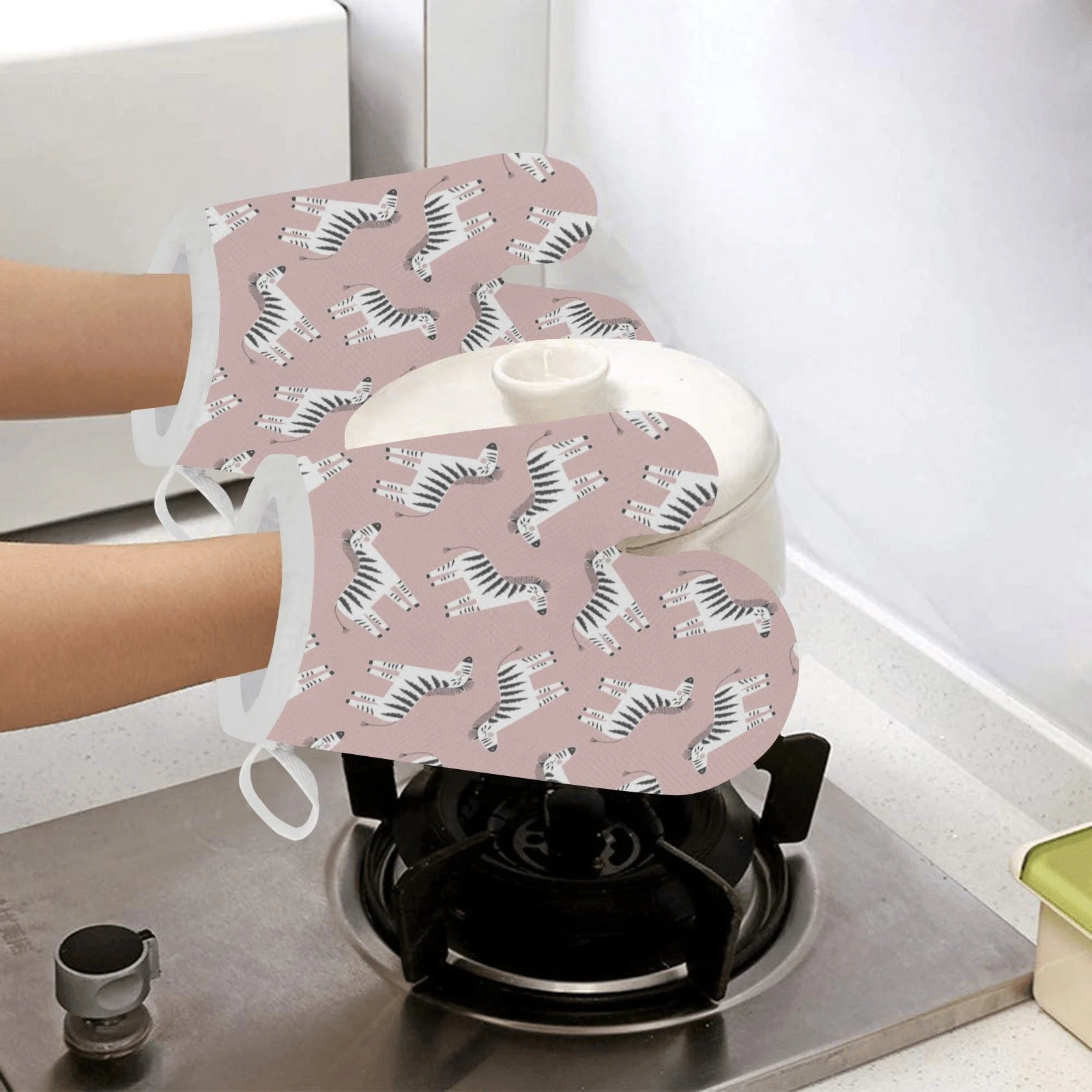 Cute Zebra Pattern Heat Resistant Oven Mitts Pot Holders Set Cute Zebra Pattern Heat Resistant Oven Mitts Pot Holders Set