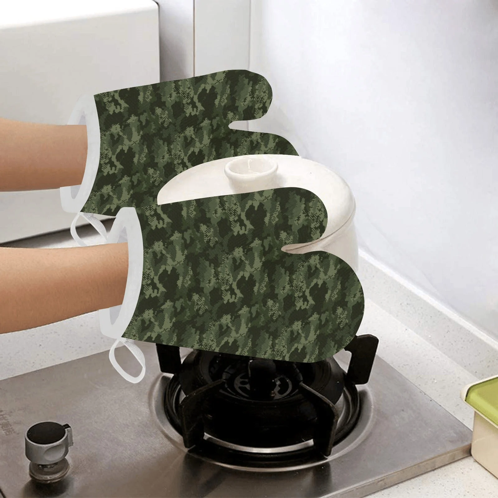 Digital Green Camouflage Pattern Heat Resistant Oven Mitts Pot Holders Set Digital Green Camouflage Pattern Heat Resistant Oven Mitts Pot Holders Set