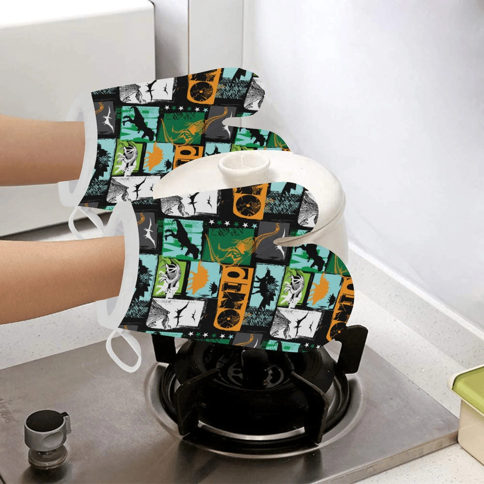 Dinosaurs Print Pattern Heat Resistant Oven Mitts Pot Holders Set Dinosaurs Print Pattern Heat Resistant Oven Mitts Pot Holders Set
