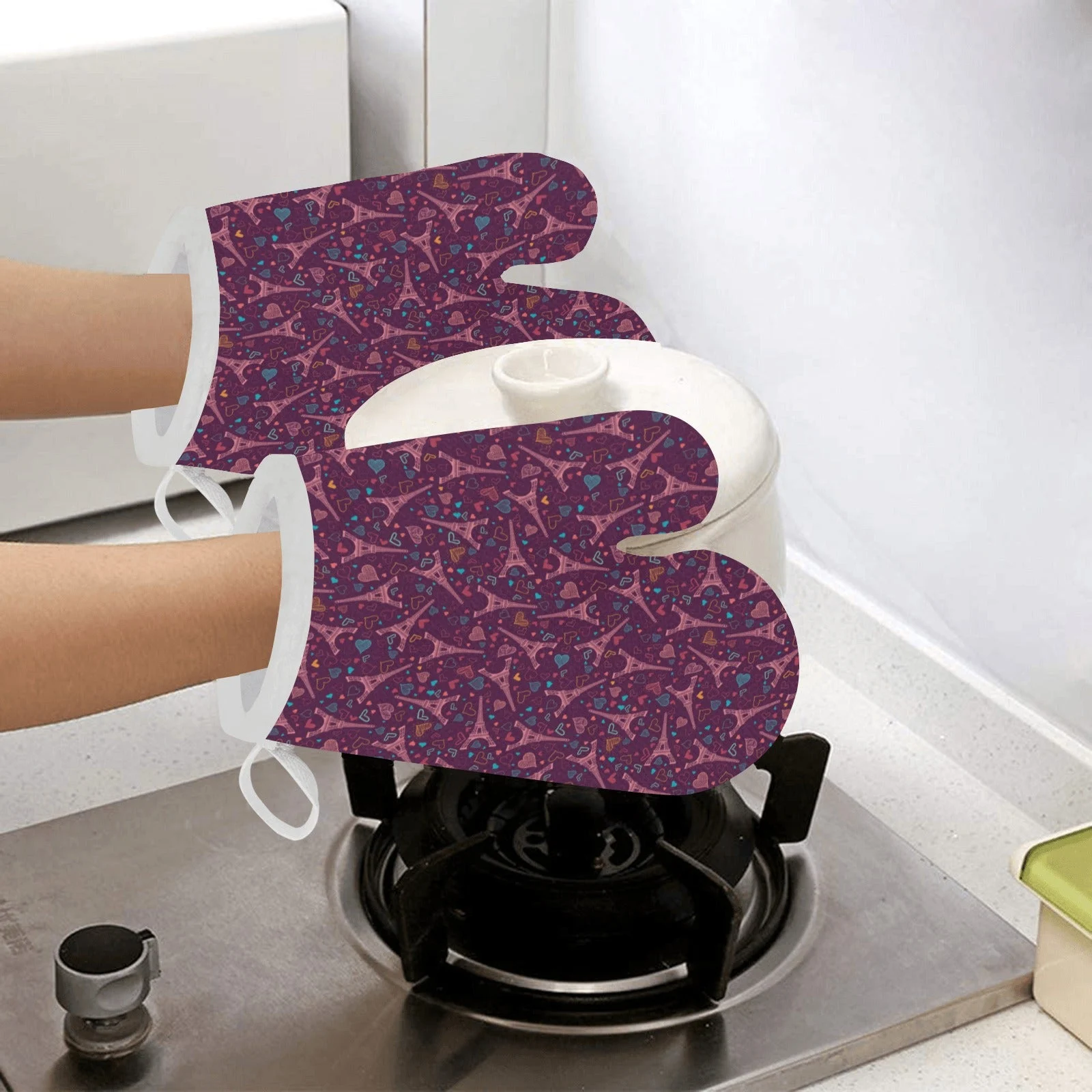 Eiffel Tower Heart Pattern Print Design 04 Heat Resistant Oven Mitts & Pot Holders Set Eiffel Tower Heart Pattern Print Design 04 Heat Resistant Oven Mitts & Pot Holders Set