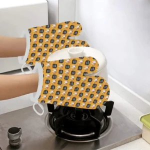 English Bulldog Pattern Print Design 04 Heat Resistant Oven Mitts & Pot Holders Set