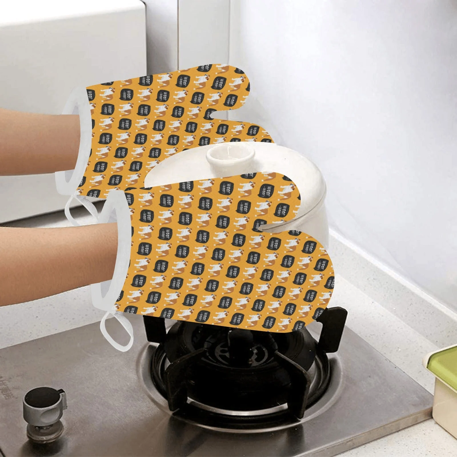 English Bulldog Pattern Print Design 04 Heat Resistant Oven Mitts & Pot Holders Set English Bulldog Pattern Print Design 04 Heat Resistant Oven Mitts & Pot Holders Set
