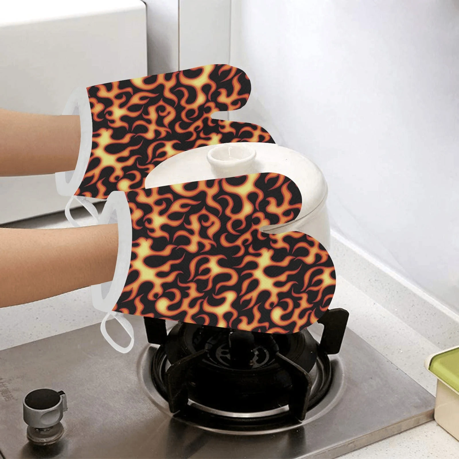 Fire Flame Dark Pattern Heat Resistant Oven Mitts Pot Holders Set Fire Flame Dark Pattern Heat Resistant Oven Mitts Pot Holders Set