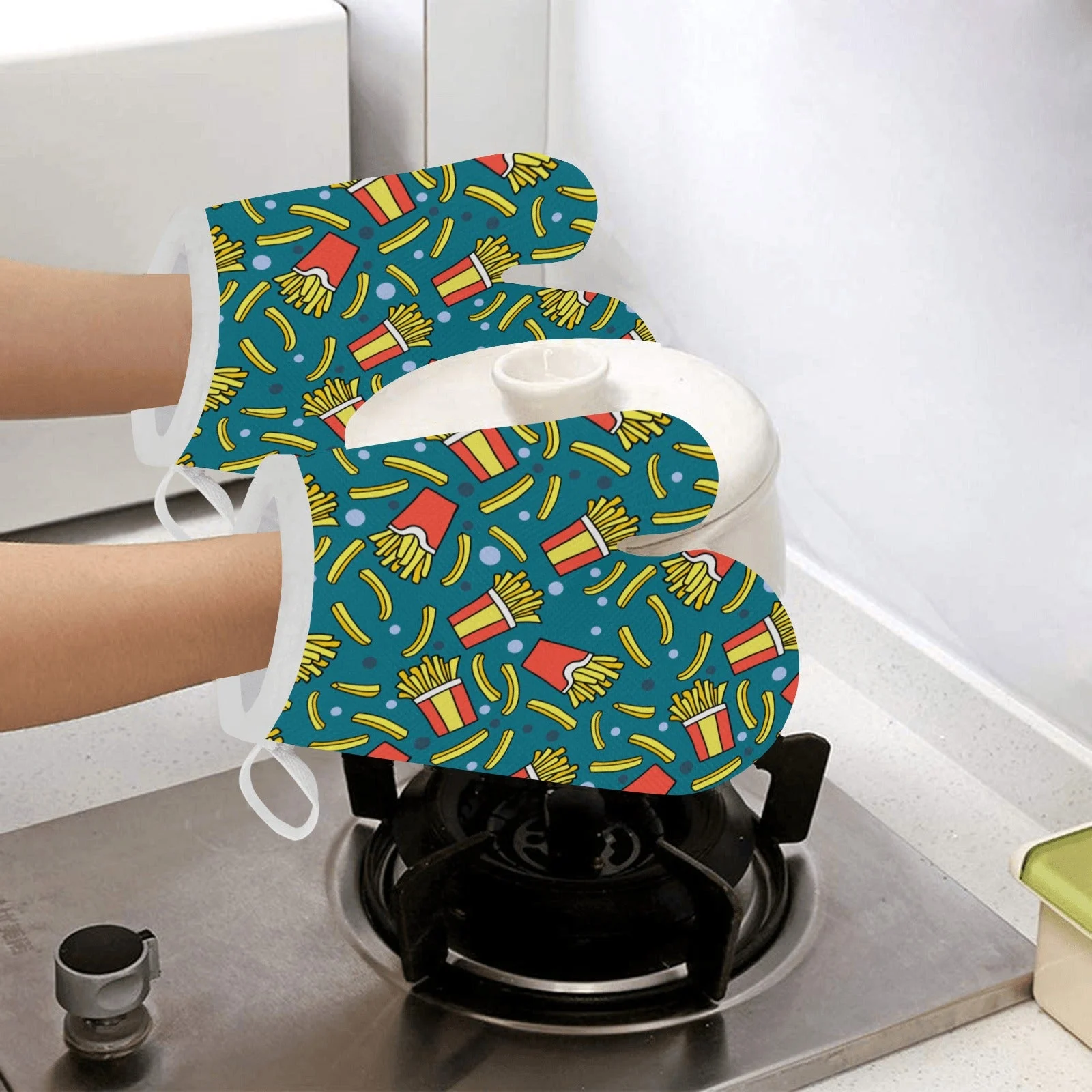 French Fries Red Paper Box Pattern Heat Resistant Oven Mitts Pot Holders Set French Fries Red Paper Box Pattern Heat Resistant Oven Mitts Pot Holders Set