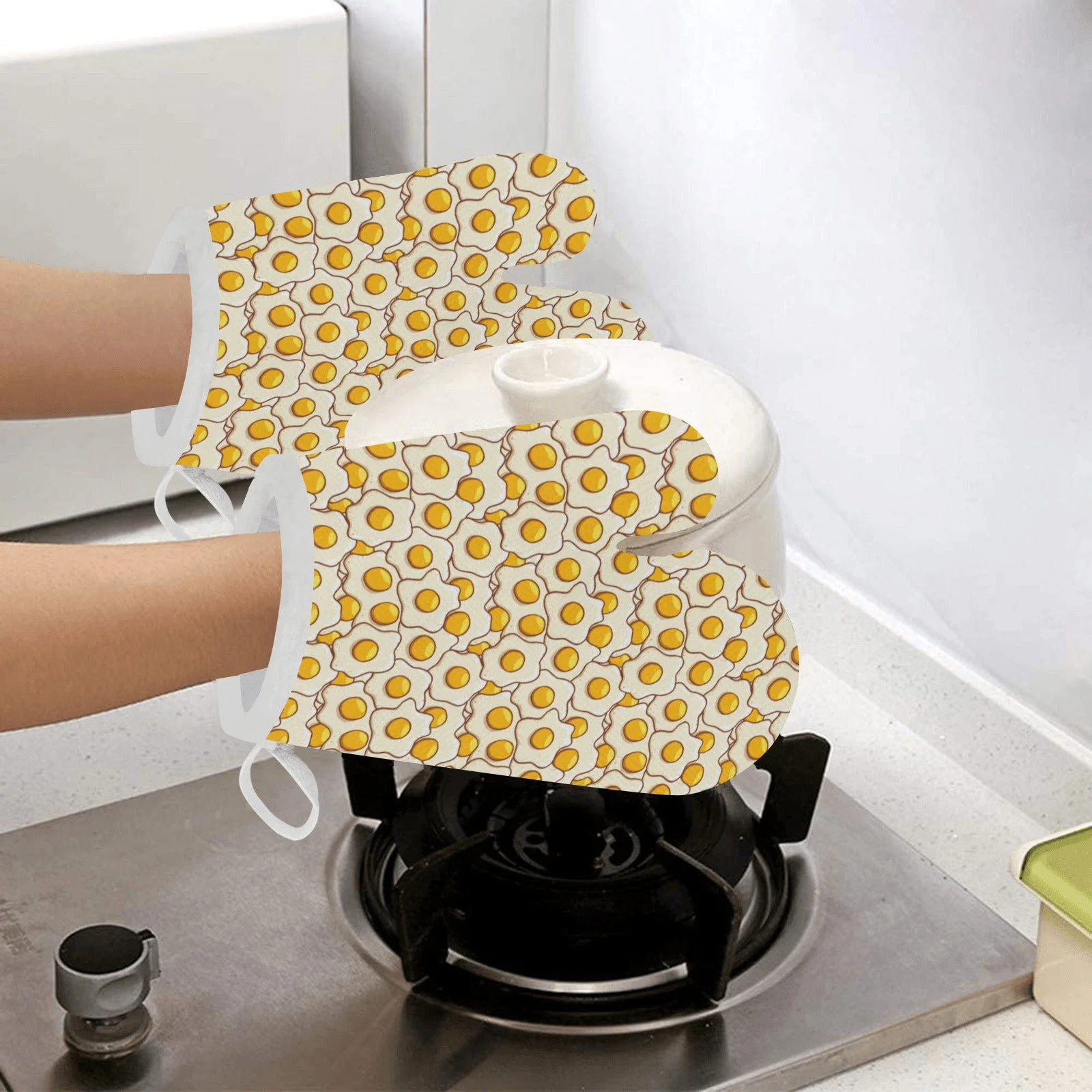 Fried Eggs Pattern Print Design 02 Heat Resistant Oven Mitts & Pot Holders Set Fried Eggs Pattern Print Design 02 Heat Resistant Oven Mitts & Pot Holders Set