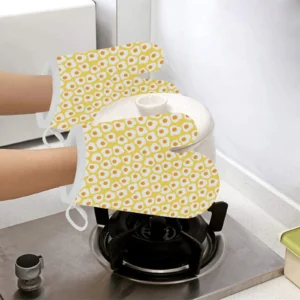 Fried Eggs Pattern Print Design 05 Heat Resistant Oven Mitts & Pot Holders Set