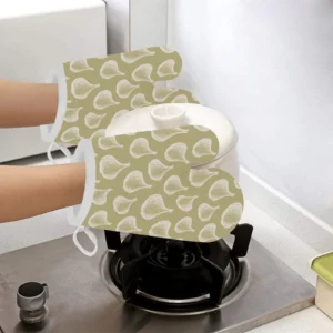 Garlic Design Pattern Heat Resistant Oven Mitts Pot Holders Set