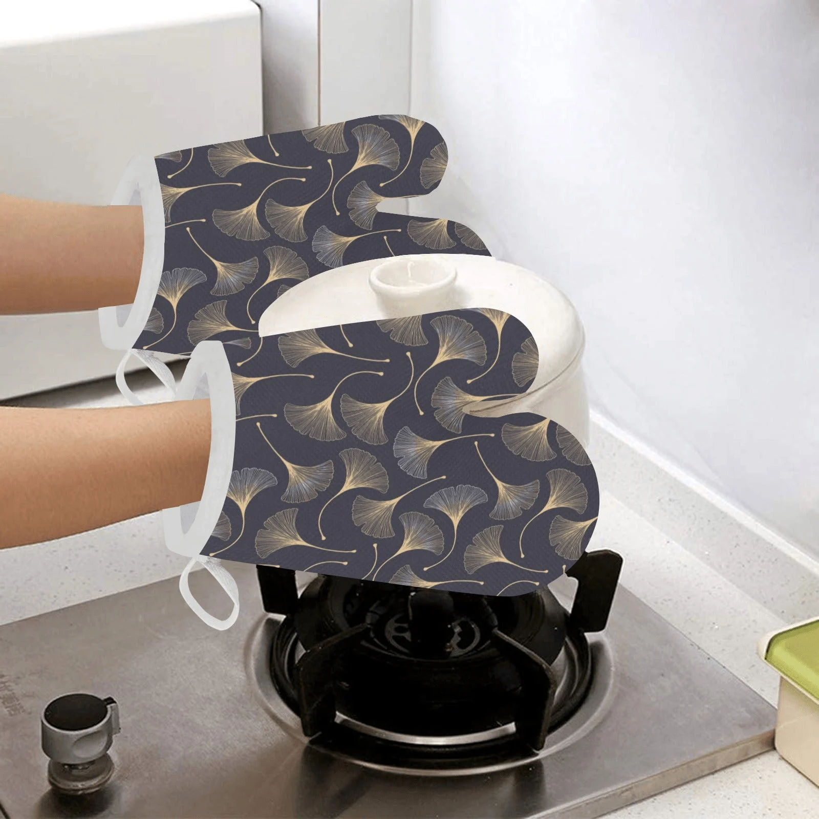 Gold Ginkgo Leaves Heat Resistant Oven Mitts Pot Holders Set Gold Ginkgo Leaves Heat Resistant Oven Mitts Pot Holders Set