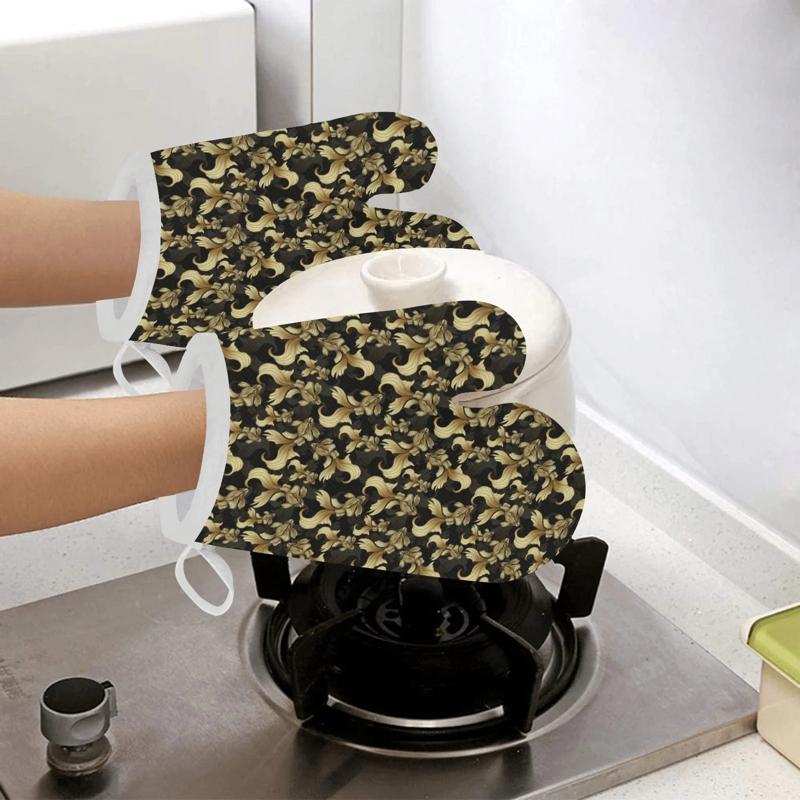 Goldfish Pattern Print Design 01 Heat Resistant Oven Mitts & Pot Holders Set Goldfish Pattern Print Design 01 Heat Resistant Oven Mitts & Pot Holders Set
