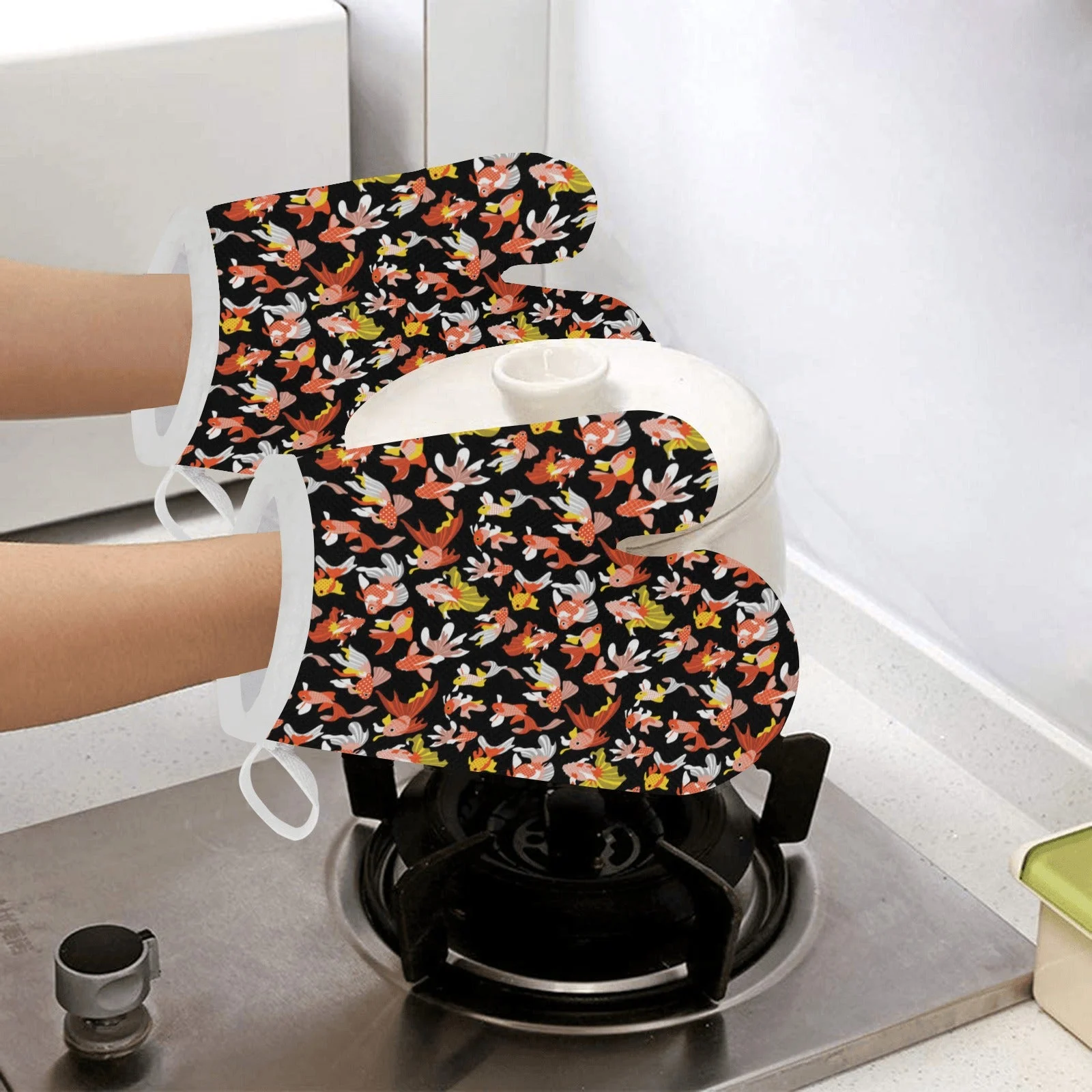 Goldfish Pattern Print Design 03 Heat Resistant Oven Mitts & Pot Holders Set Goldfish Pattern Print Design 03 Heat Resistant Oven Mitts & Pot Holders Set