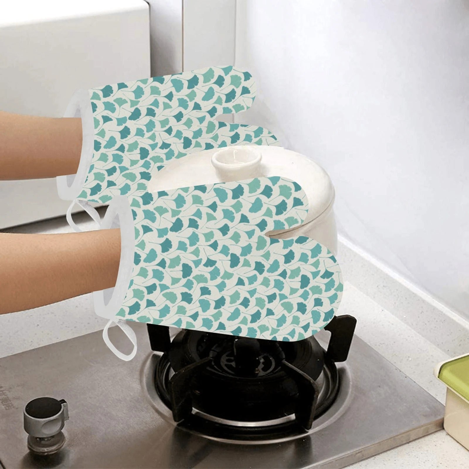 Green Ginkgo Leaves Pattern Heat Resistant Oven Mitts Pot Holders Set Green Ginkgo Leaves Pattern Heat Resistant Oven Mitts Pot Holders Set