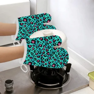 Green Leopard Skin Print Pattern Heat Resistant Oven Mitts Pot Holders Set