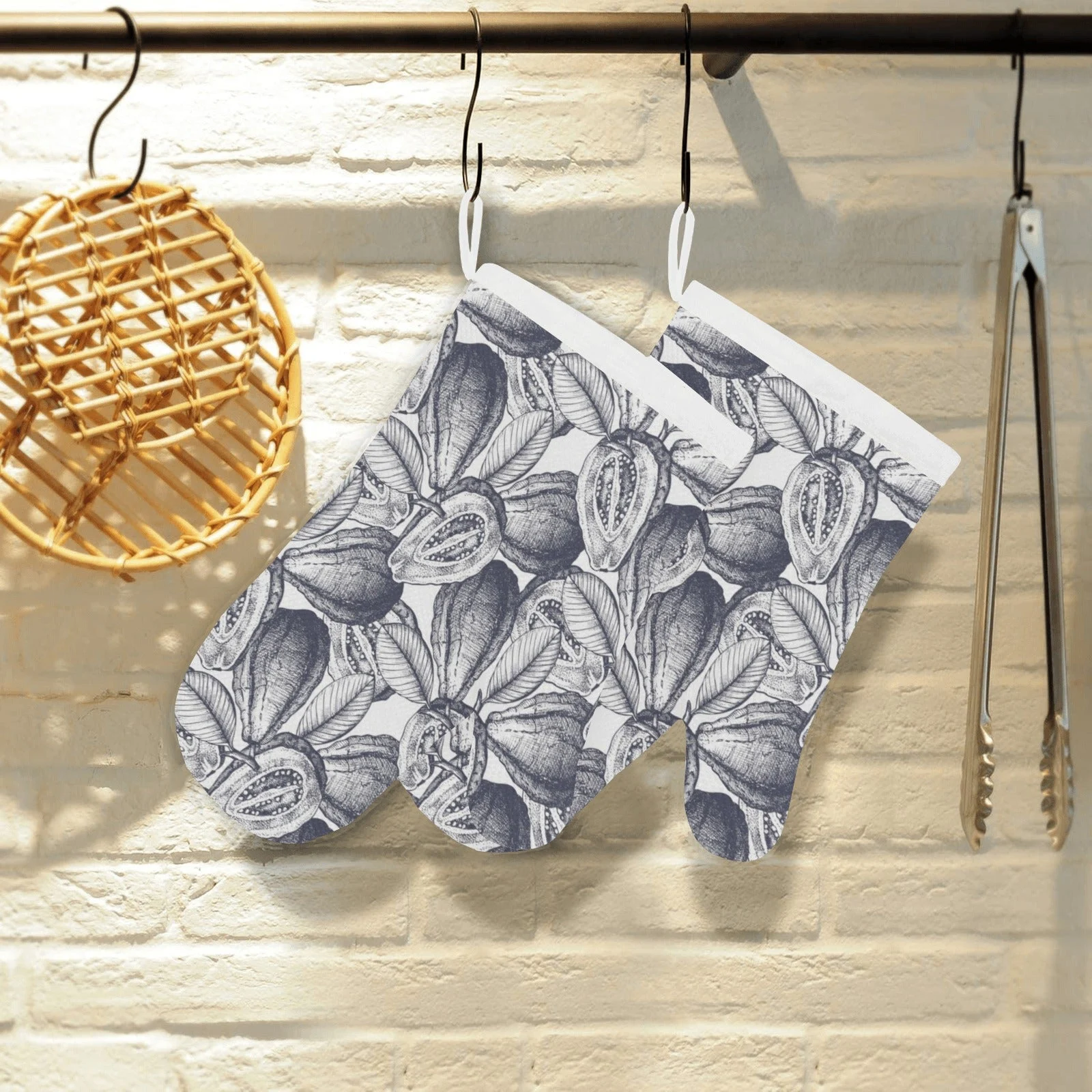 Guava Tropical Hand Drawn Pattern Heat Resistant Oven Mitts Pot Holders Set Guava Tropical Hand Drawn Pattern Heat Resistant Oven Mitts Pot Holders Set