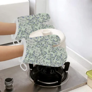 Hand Drawn Blueberry Pattern Heat Resistant Oven Mitts Pot Holders Set