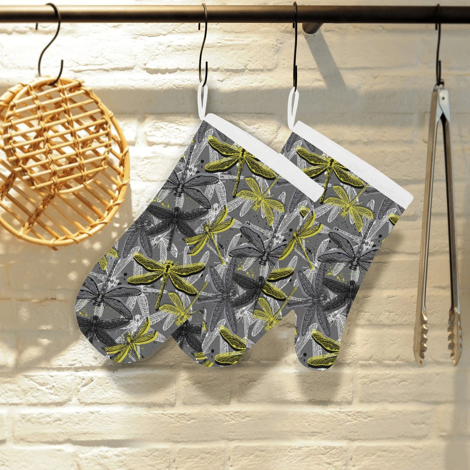 Hand Drawn Dragonfly Pattern Heat Resistant Oven Mitts Pot Holders Set Hand Drawn Dragonfly Pattern Heat Resistant Oven Mitts Pot Holders Set
