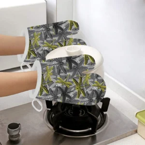 Hand Drawn Dragonfly Pattern Heat Resistant Oven Mitts Pot Holders Set